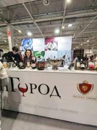 Стенд «ГОРОД» и Winery Mberi